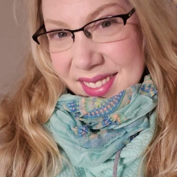 Meet your Posher, Amelia - Picture 1 of 1